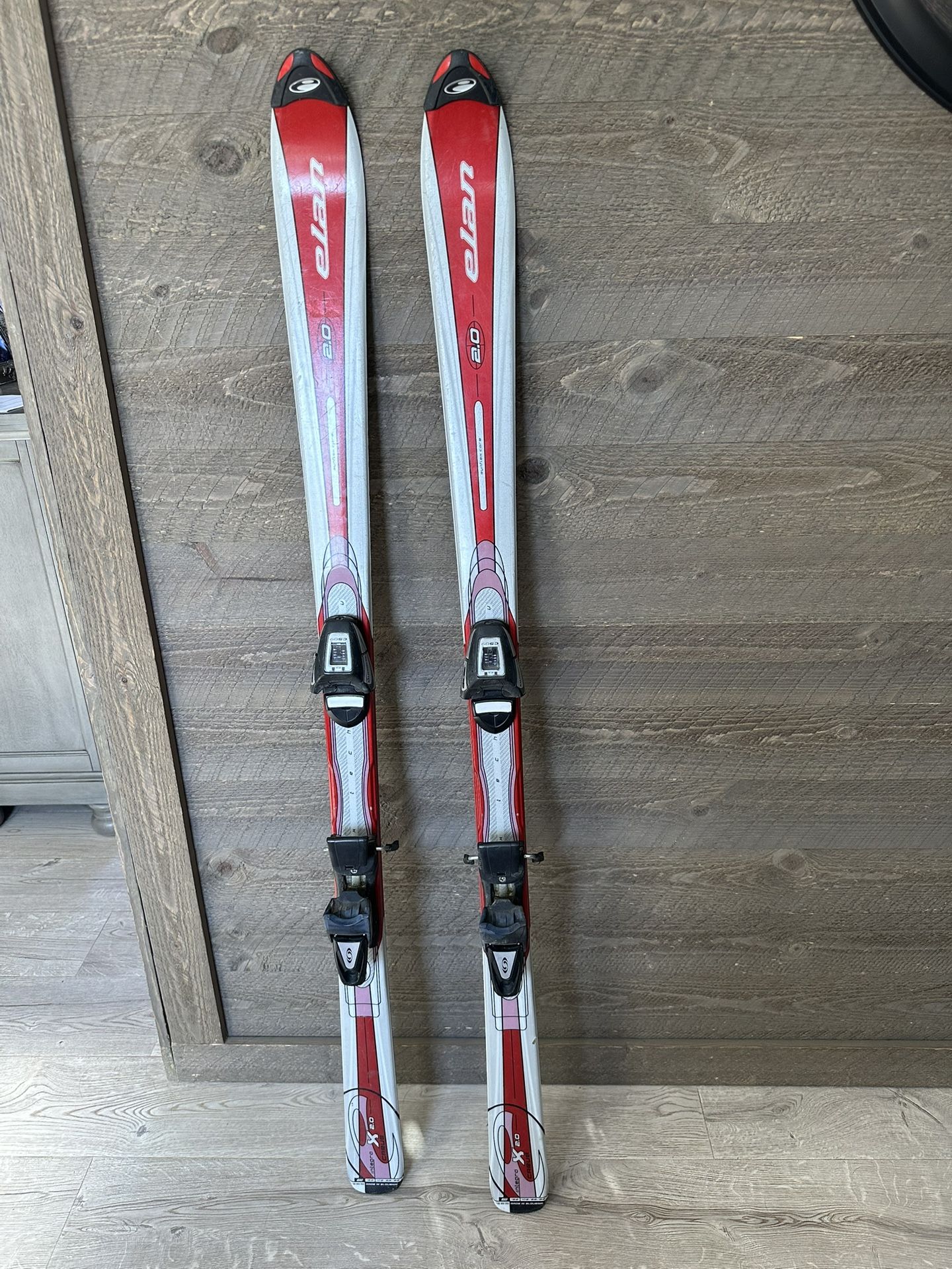 Elan 2.0 X Carve, Integra Parabolic skis with Salomon bindings