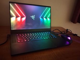 Razer Blade 15 Advanced (RTX 2080 Max-Q, i7-8750H) - Premium Gaming Laptop