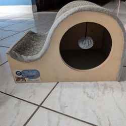 Small Cat Play House Brand New!!!!