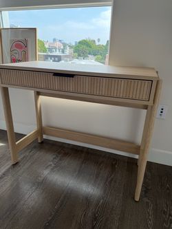 Modern Wood Desk with Fluted Drawer