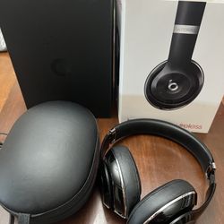 Beats Bluetooth Over The ear headphones 