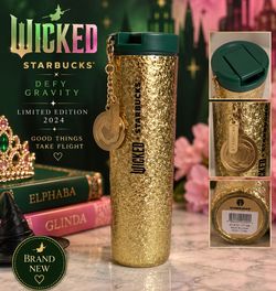 Starbucks Wicked Gold 24oz Tumbler w/ Oz Charm – Brand New ✨💚