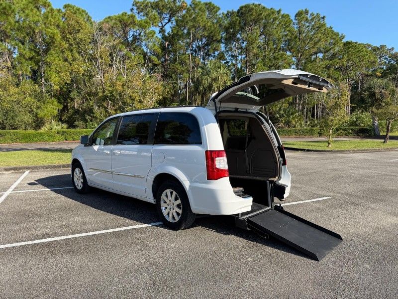 2016 Chrysler Town & Country