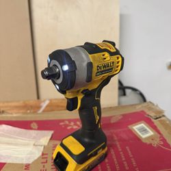 DEWALT DCF911B 20V MAX* 1/2" Impact Gun + Battery & Charger + Set Of impact Sockets