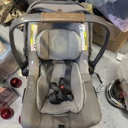 Nuna pipa RX Light Car Seat 