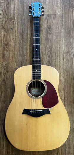 TAYLOR ACADEMY 10e DREADNOUGHT GUITAR (NO ELECTRONICS)