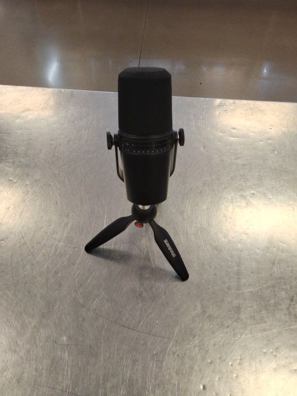 Shure Microphone With Stand Mv7
