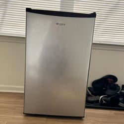 Whirlpool 4.3 cu ft Mini Fridge