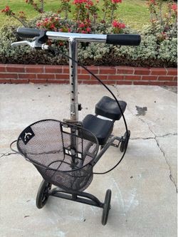Steerable knee walker
