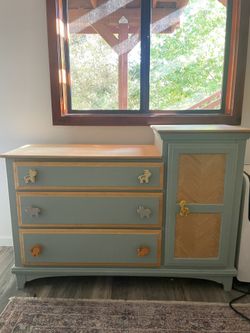 Changing Table - Safari