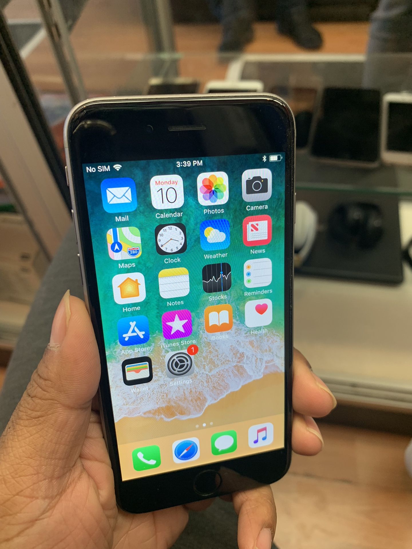 iPhone 6 16gb factory unlocked mint