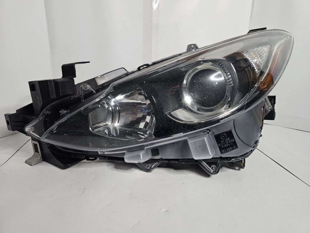 2013-2016 OEM Mazda 3 Halogen Headlight Left Driver Side