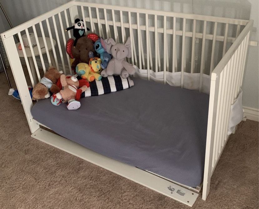 White Crib Used But In Perfect Condition