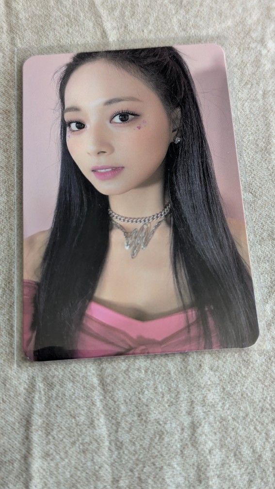 TWICE Formula of Love: O+T=<3 Autographed Photocard Non-Sport Trading Card