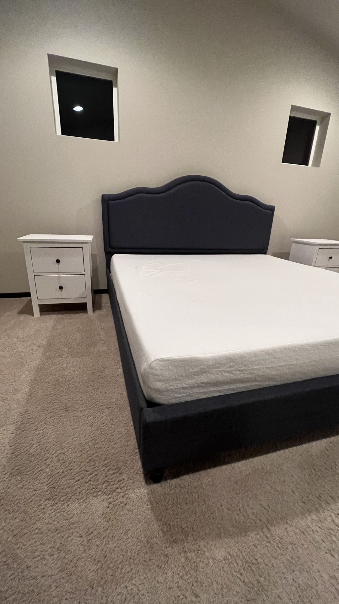 King bed for sale for Sale in Lynnwood, WA OfferUp