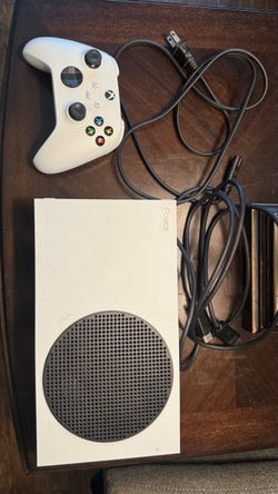 XBOX SERIES S w/ Controller + Cables