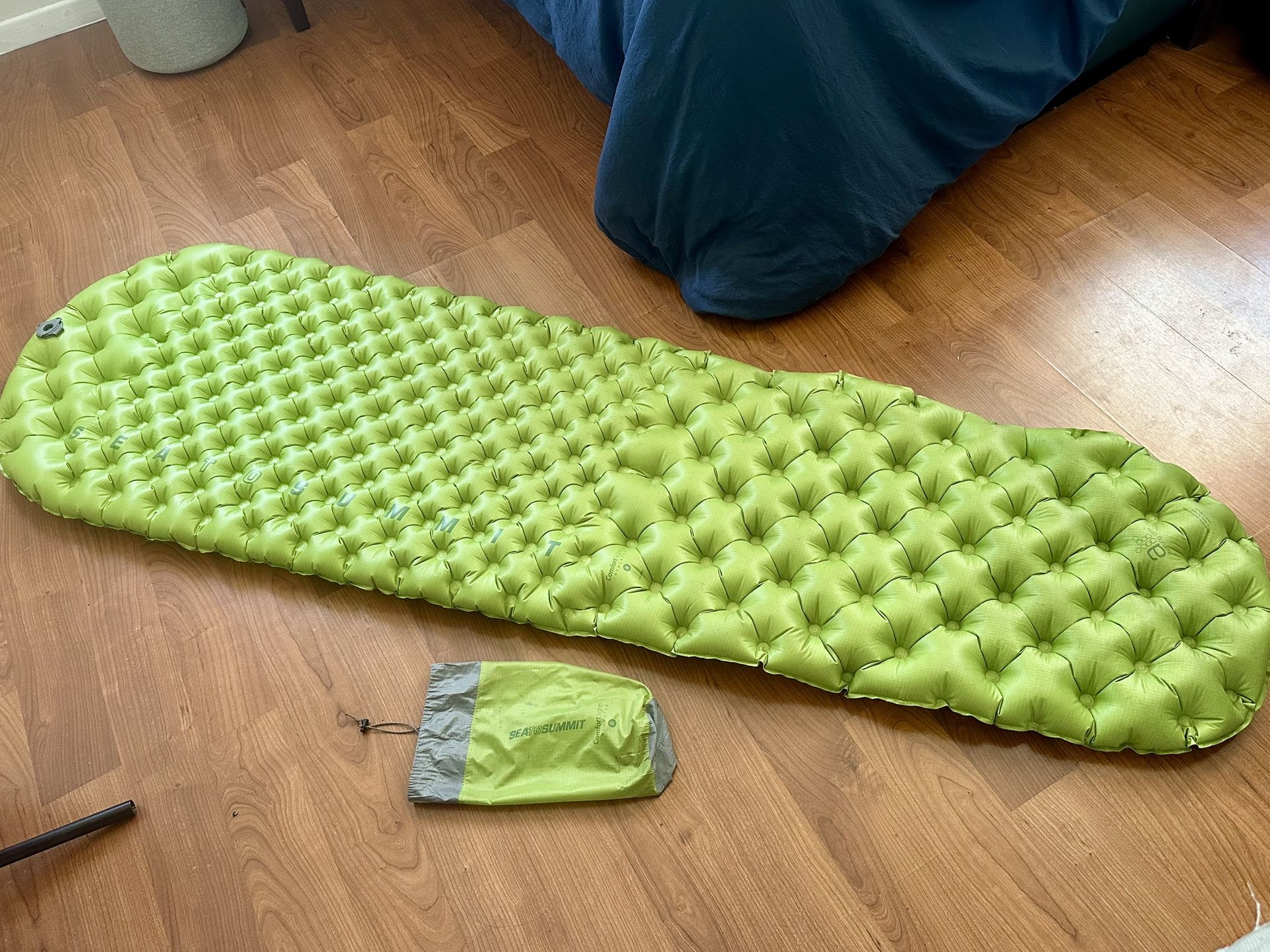 Sea to Summit Comfort Light Insulated Air Sleeping Pad + Hand Pump