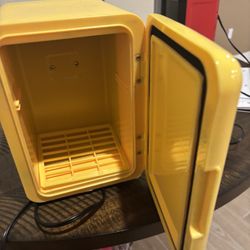 Mini Fridge 