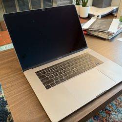 MacBook Pro - Touchbar - Intel