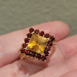 10k Yellow Gold Citrine And Garnet Ring 