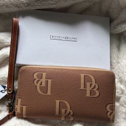 DOONEY & BOURKE  Around Wristlet Wallet