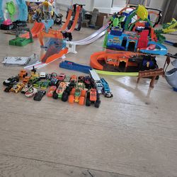 TONS of Hot wheels
