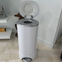 Munchkin Diaper Genie