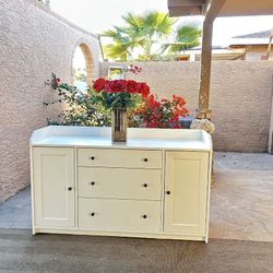 IKEA white dresser / Buffet 