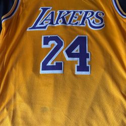 Men’s Medium Lakers Jersey 