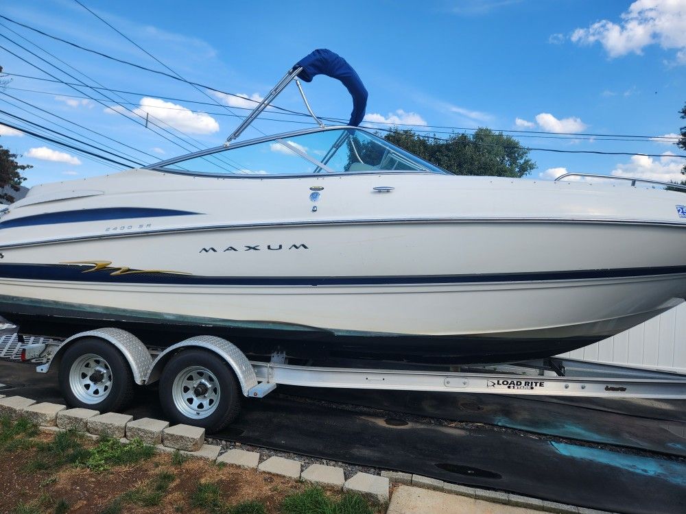 2004 Maxum 2400sr