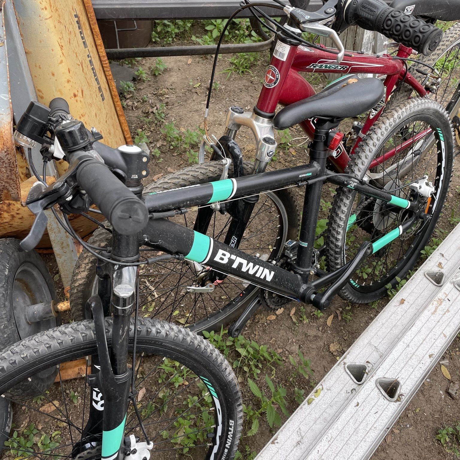 B TWIN Rockrider 700 Kids Mountain Bike 24 150 Needs tune up for