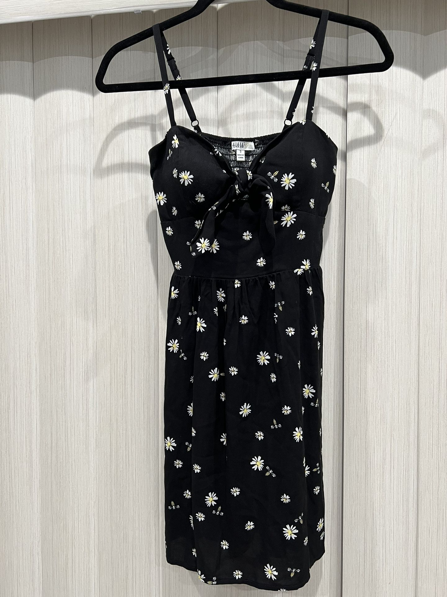 AUW dress size Small