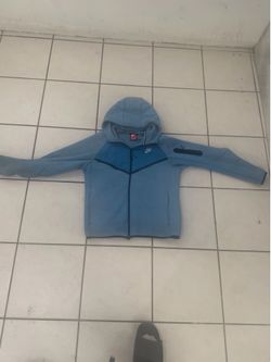 Two tone blue Nike tech  size M used but still in good condition