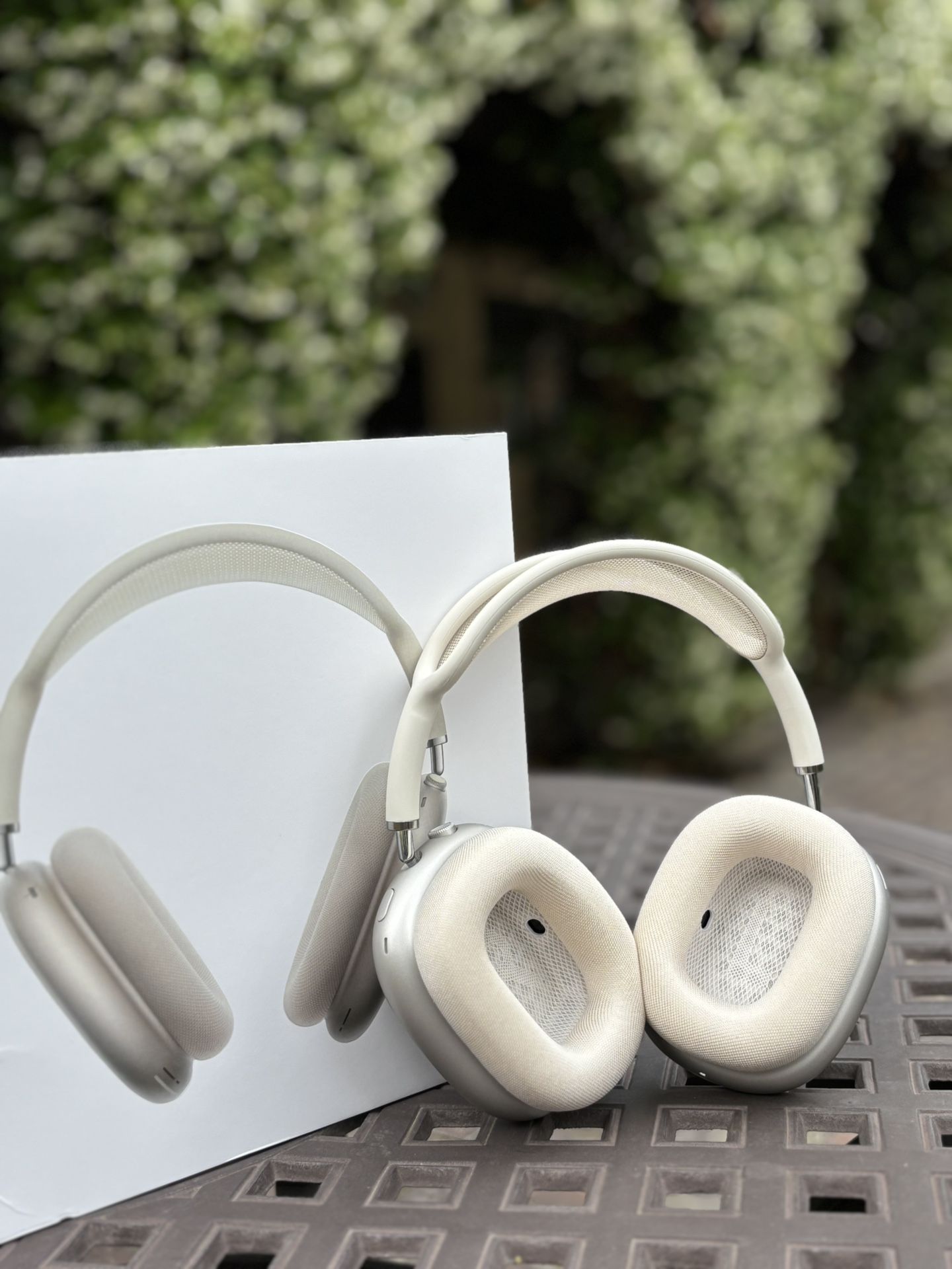 AirPods Max Starlight