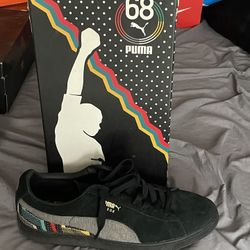 2 Pairs Of Pumas 