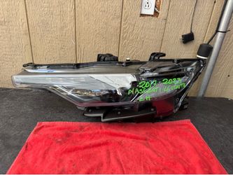 2017 2018 2019 2020 2021 2022 2023 MASERATI LEVANTE LEFT SIDE HEADLIGHT OEM USED
