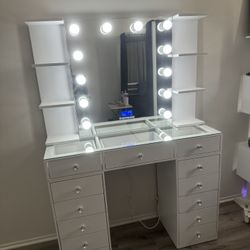 Bluetooth Makeup Vanity Desk 