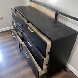 6-drawer Dresser with Mirror Black and Gold