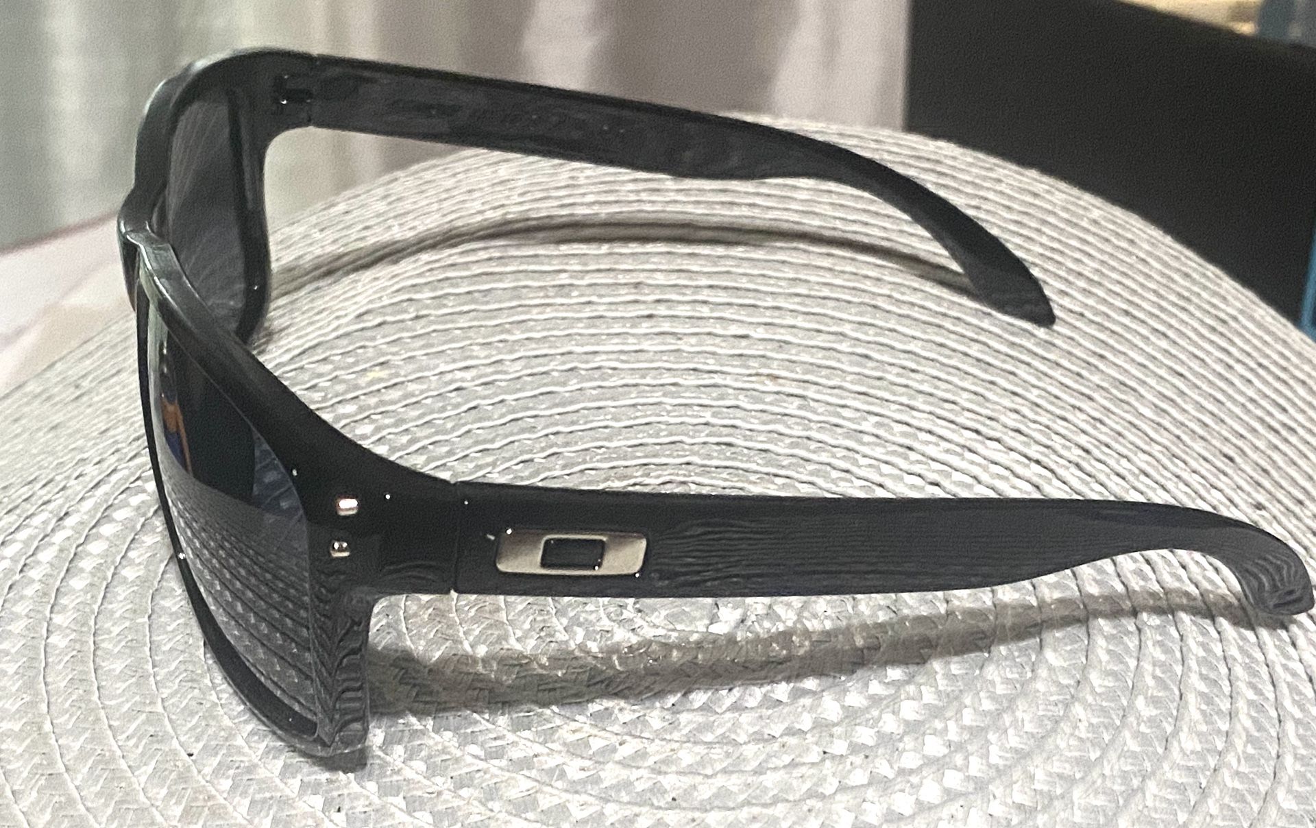 Shiny black frame black lenses Obo 