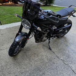 2021 Husqvarna Svartpilen 401