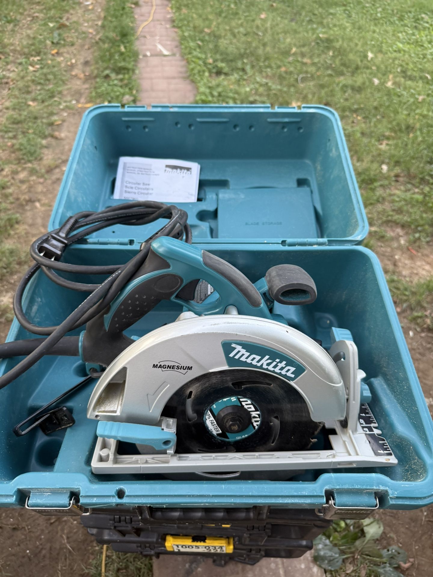 Makita 5007MGA 7-1/4 in. Magnesium Circular Saw