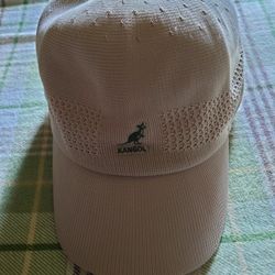 Like new OG Vintage Kangol Ventair Space Cap finished in a light beige color .. size Large
Worn only several times