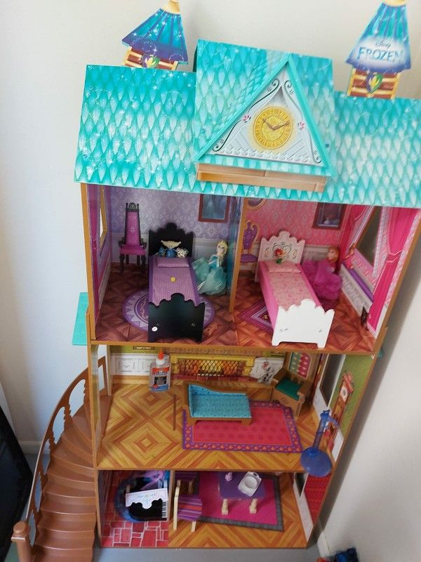 Like new Frozen house for sale ( original price was $150 and I am selling for half the price, please don't ask for lower price)