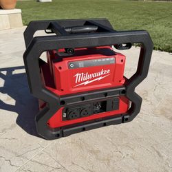 M18 18V Lithium-Ion Cordless 3600-Watt/1800-Watt Battery Powered Power Supply