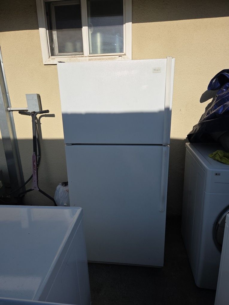 Whirlpool Refrigerator In Working Condition