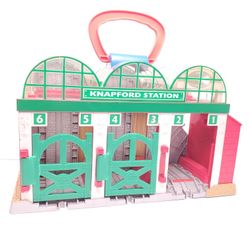 2008 Thomas & Friends Knapford Train Station Take Along GULLANE Track 