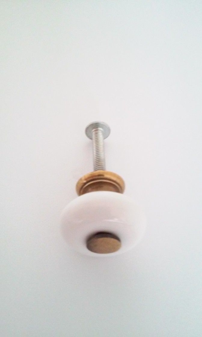 10 DRAWER BUTTONS, BRASS & PORCELAIN (NOT PLASTIC, $3 EACH.      ) 