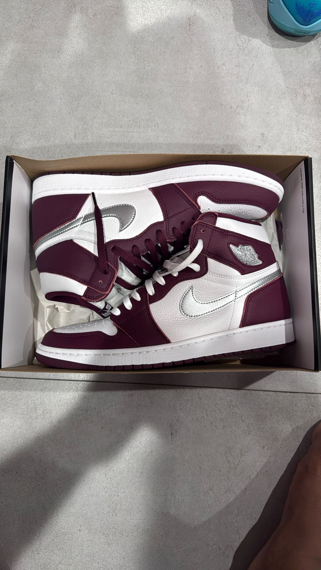 Air Jordan 1 Retro High OG Bordeaux