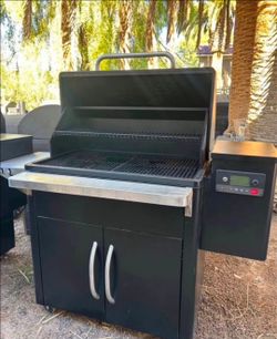 TRAEGER PELLET GRILL SMOKER SILVERTON 810 WITH WI-FI TECHNOLOGY