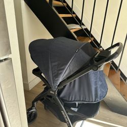 Chicco bravo LE stroller Good condition nothing is broken just the plate has minor scratches 